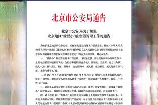 西超杯决赛1-4惨败死敌，赛后巴萨主帅哈维拥抱主席拉波尔塔